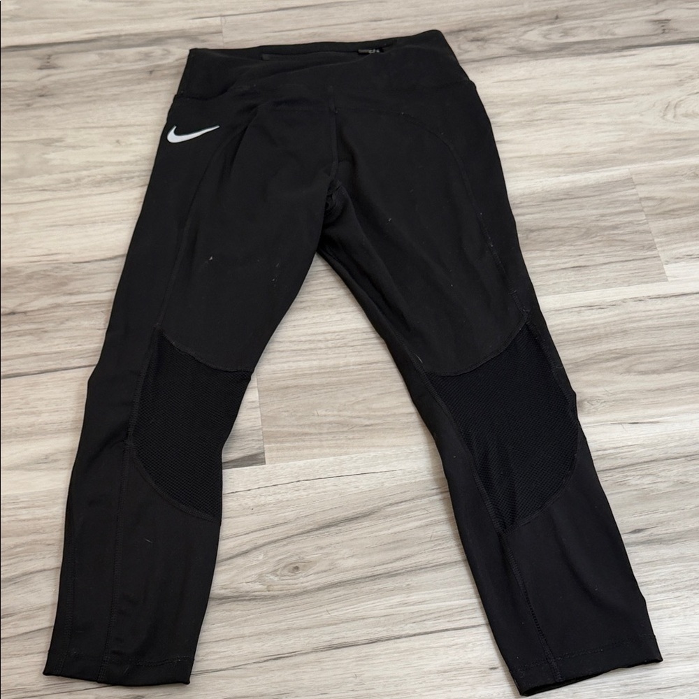 Nike Women’s Black cropped Leggings with White Swoosh size small - Picture 5 of 12